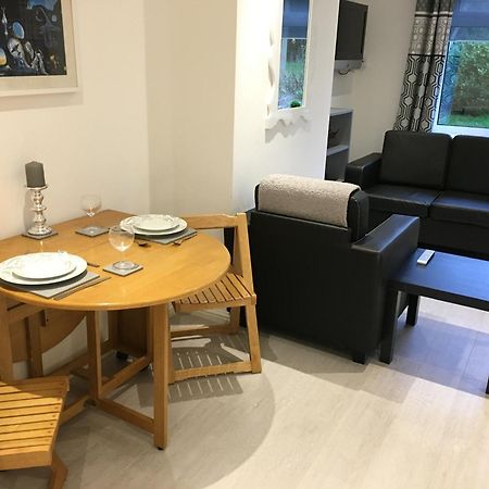 Spacious Ground Floor Studio Flat - Easy Access To Stansted Airport, London And Cambridge Apartment Bishop's Stortford Exterior photo