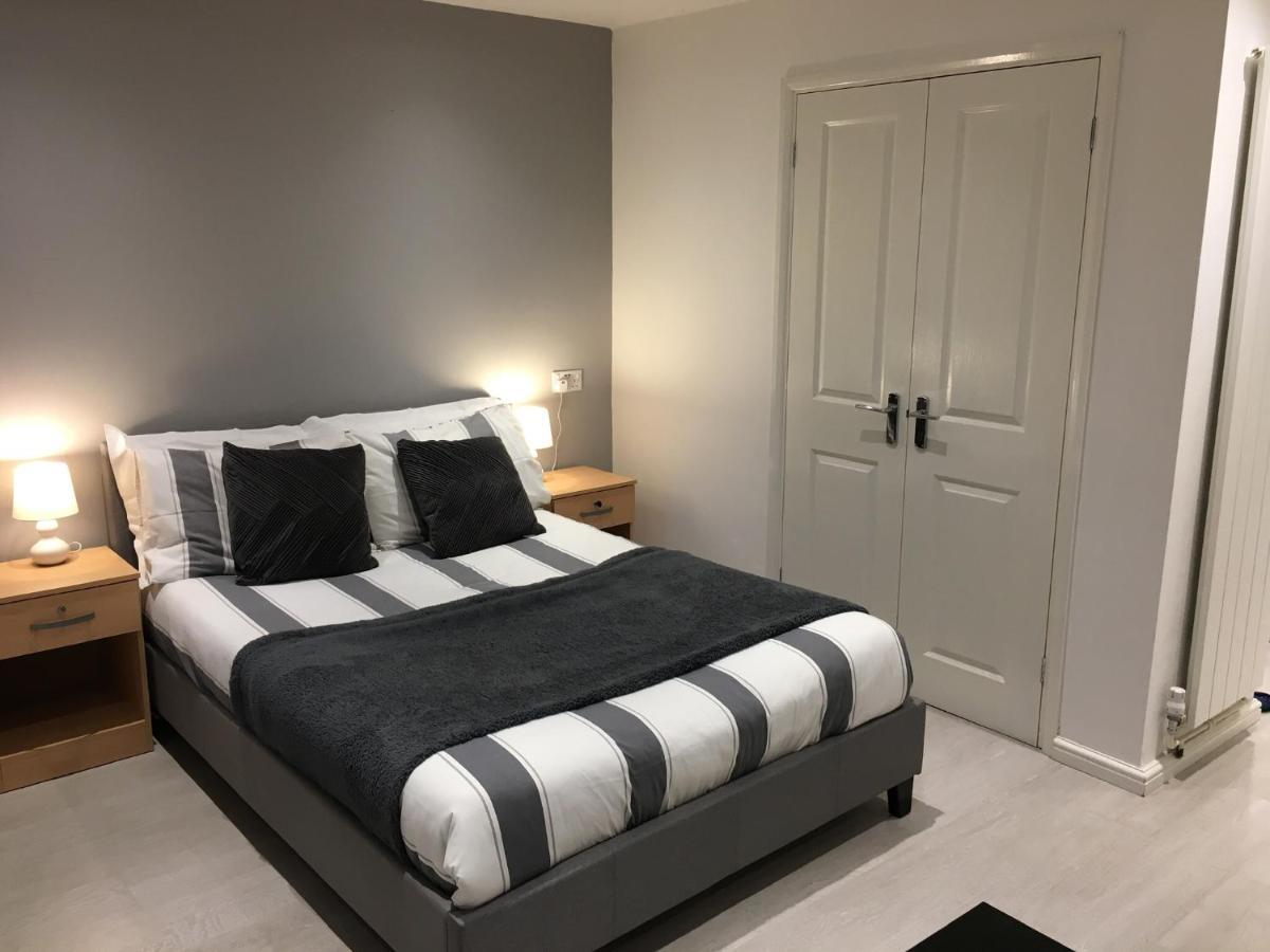 Spacious Ground Floor Studio Flat - Easy Access To Stansted Airport, London And Cambridge Apartment Bishop's Stortford Exterior photo