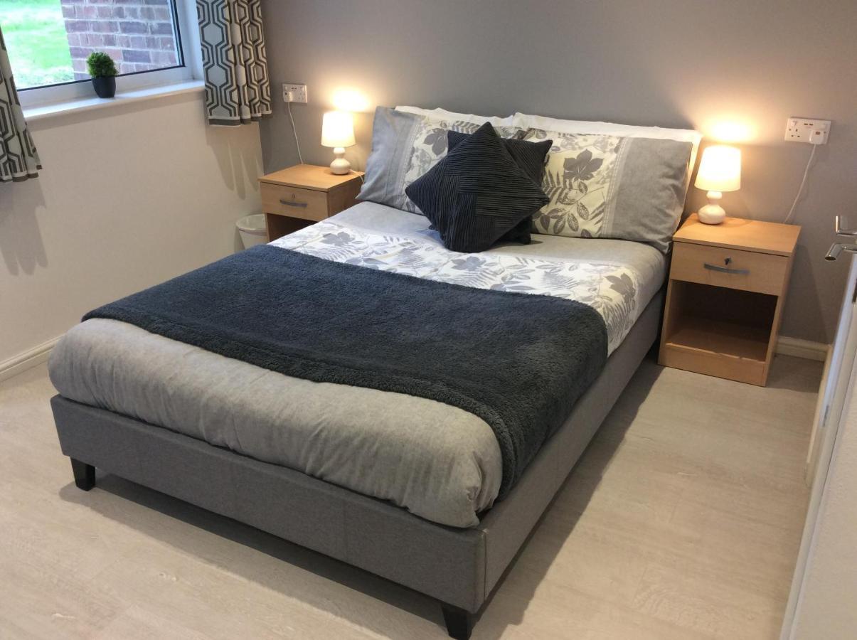 Spacious Ground Floor Studio Flat - Easy Access To Stansted Airport, London And Cambridge Apartment Bishop's Stortford Exterior photo