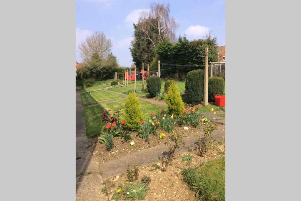 Spacious Ground Floor Studio Flat - Easy Access To Stansted Airport, London And Cambridge Apartment Bishop's Stortford Exterior photo