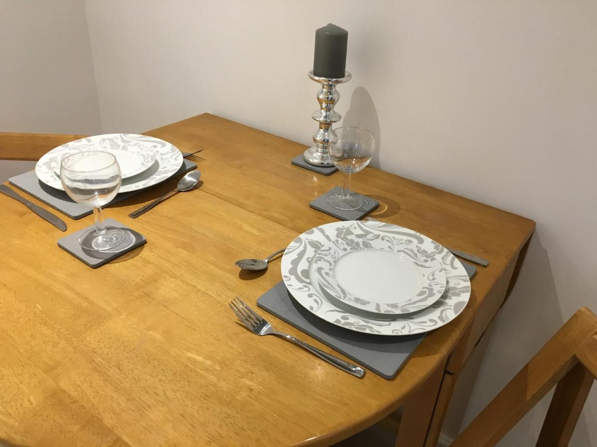 Spacious Ground Floor Studio Flat - Easy Access To Stansted Airport, London And Cambridge Apartment Bishop's Stortford Exterior photo