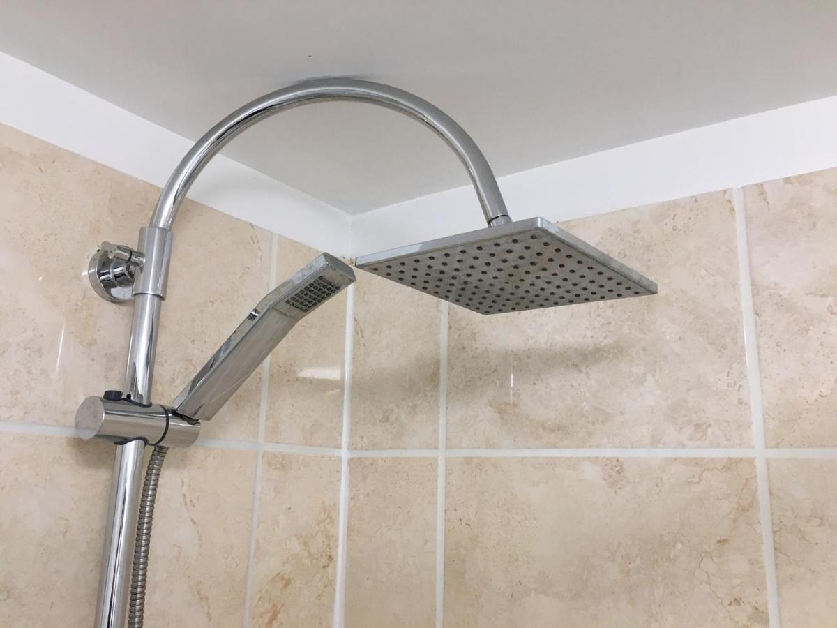 Spacious Ground Floor Studio Flat - Easy Access To Stansted Airport, London And Cambridge Apartment Bishop's Stortford Exterior photo