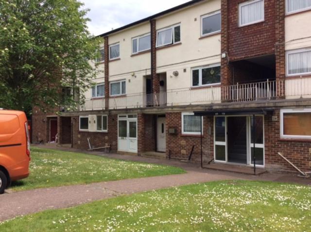 Spacious Ground Floor Studio Flat - Easy Access To Stansted Airport, London And Cambridge Apartment Bishop's Stortford Exterior photo